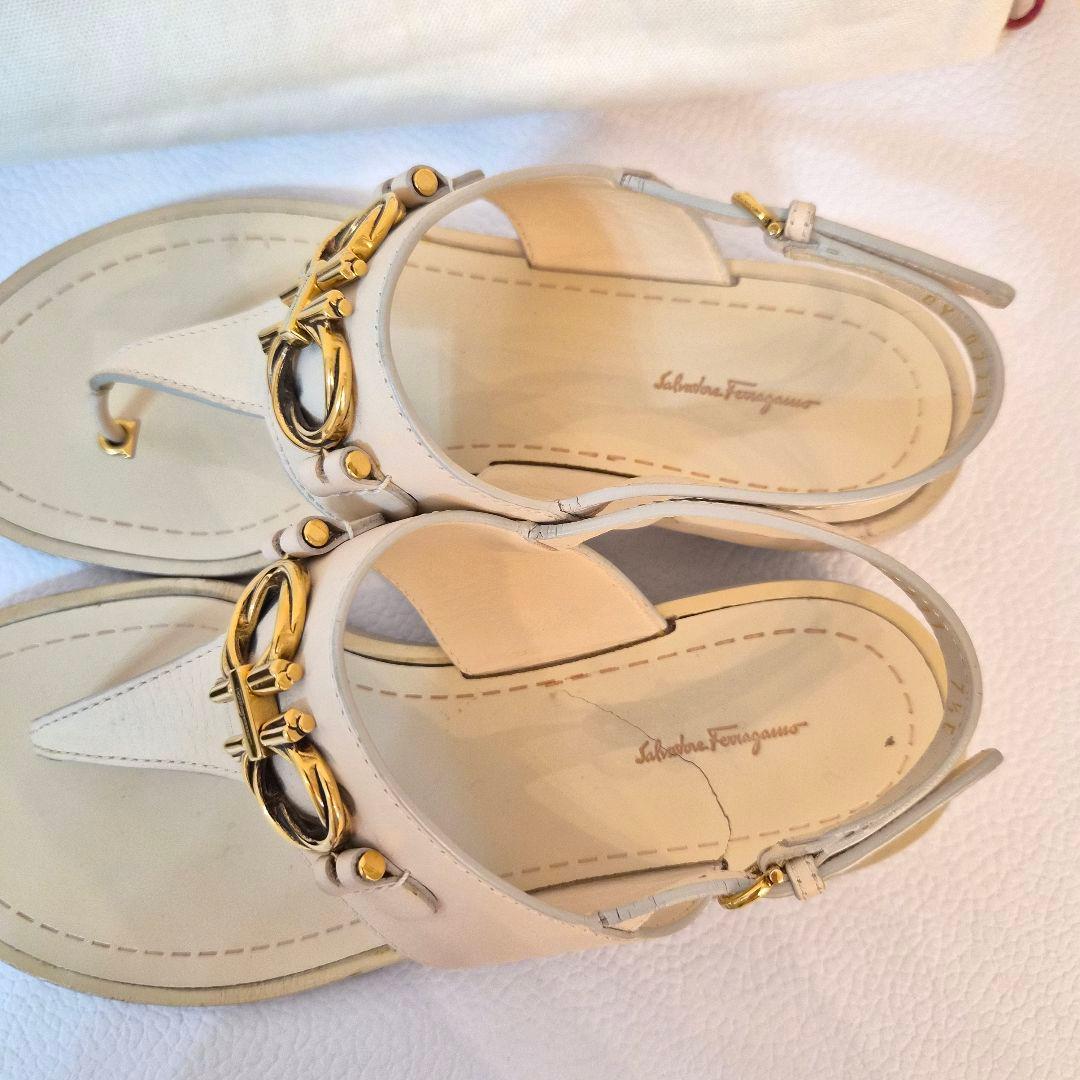 サルヴァトーレ・フェラガモ アイボリー サンダル【サイズ:7.5】 サルヴァトーレ・フェラガモ アイボリー サンダル【サイズ:7.5】