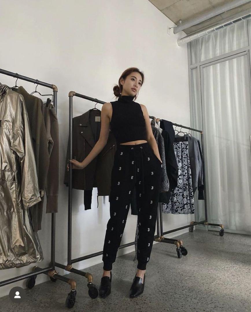 JUEMI【Velvety Sleeveless Turtleneck】