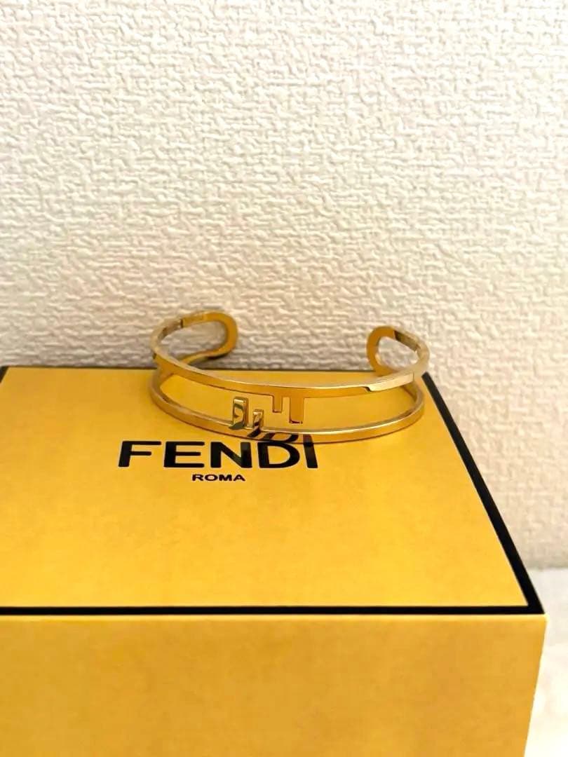 FENDI オーロック バングル Sサイズ