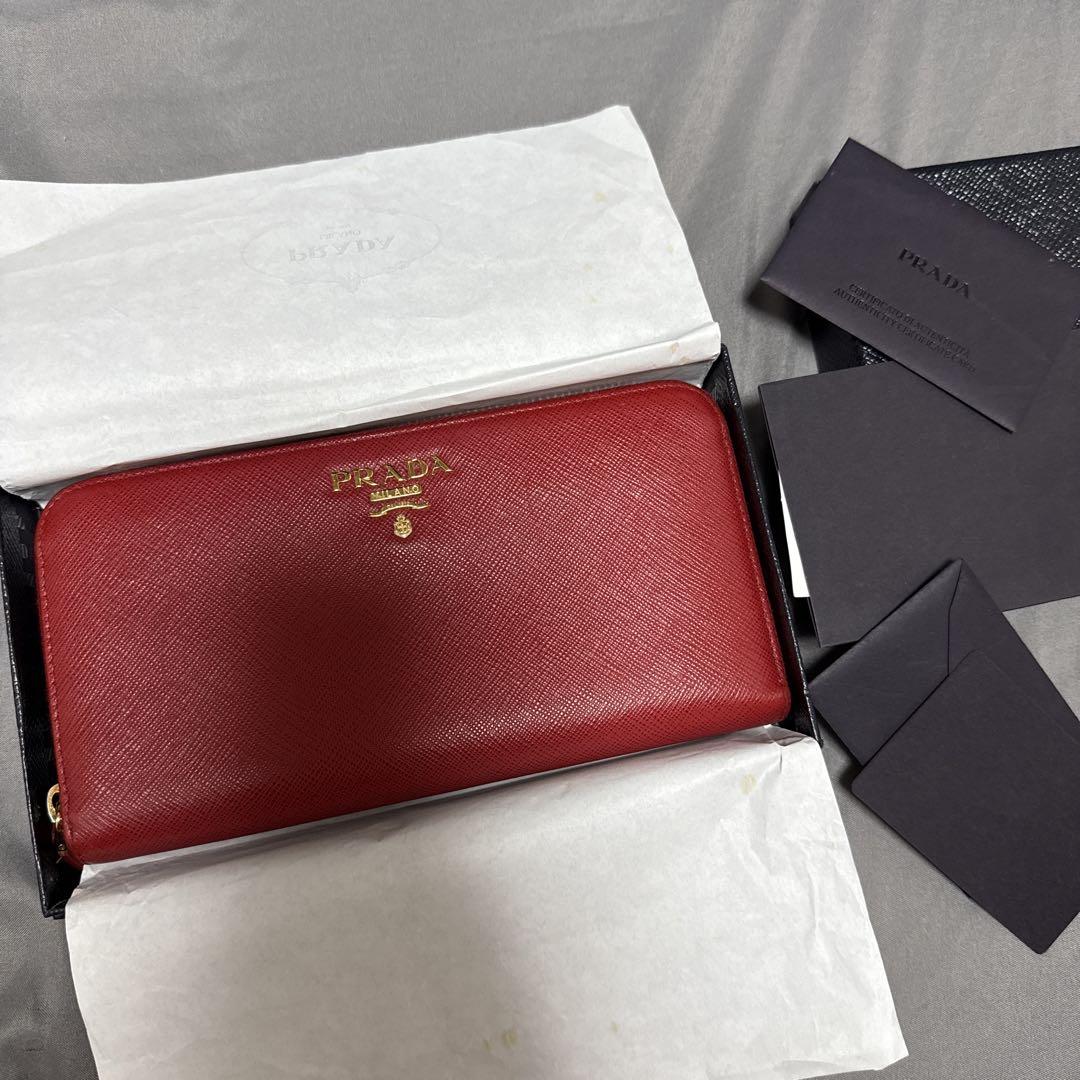 PRADA サフィアーノレザー 二つ折り財布 レッド - メルカリ