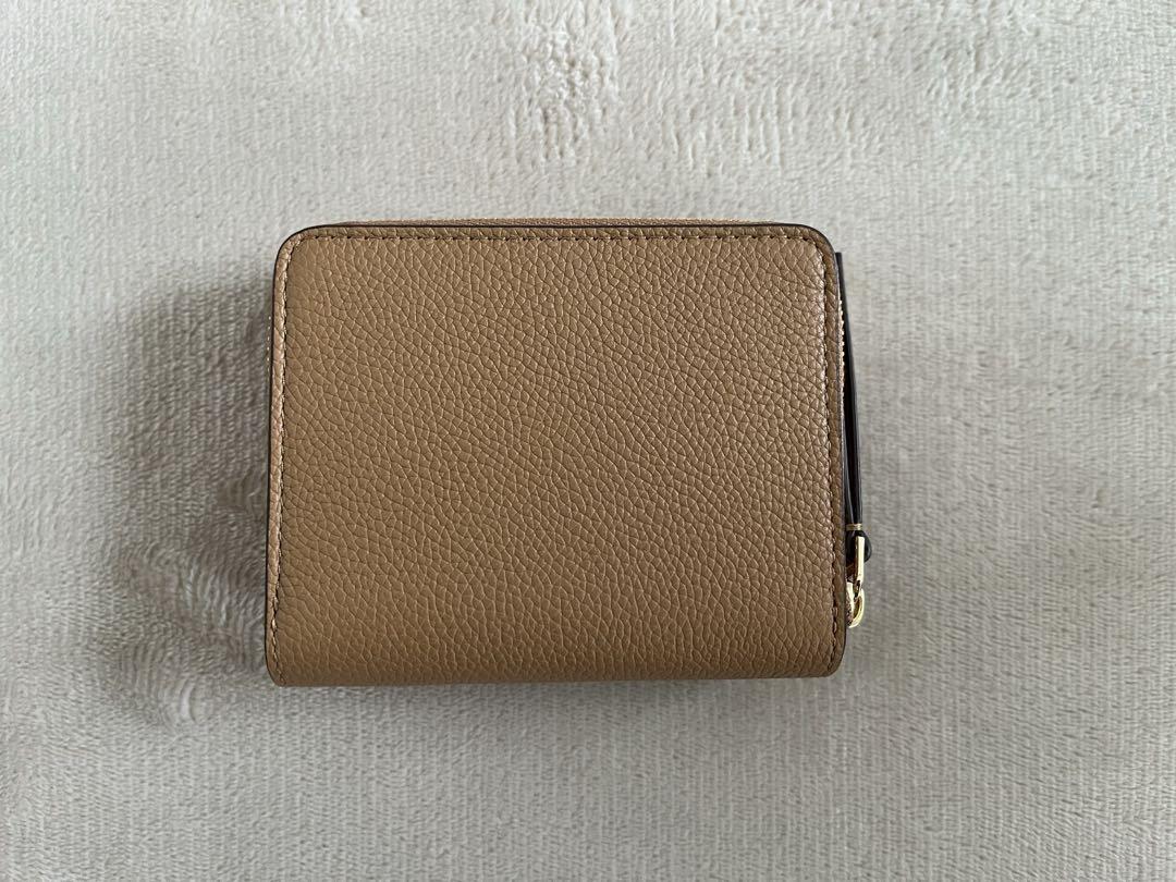 TORY BURCH ベージュ 二つ折り財布⭐︎新品未使用⭐︎ Tory Burch 二つ折り財布 ベージュ - メルカリ