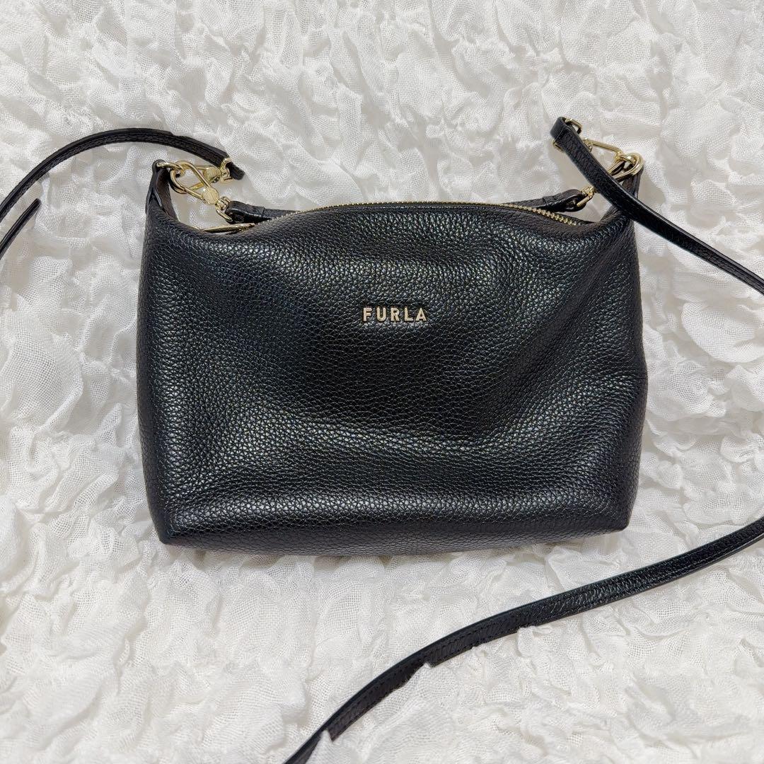 FURLA 黒 レザー ショルダーバッグ
