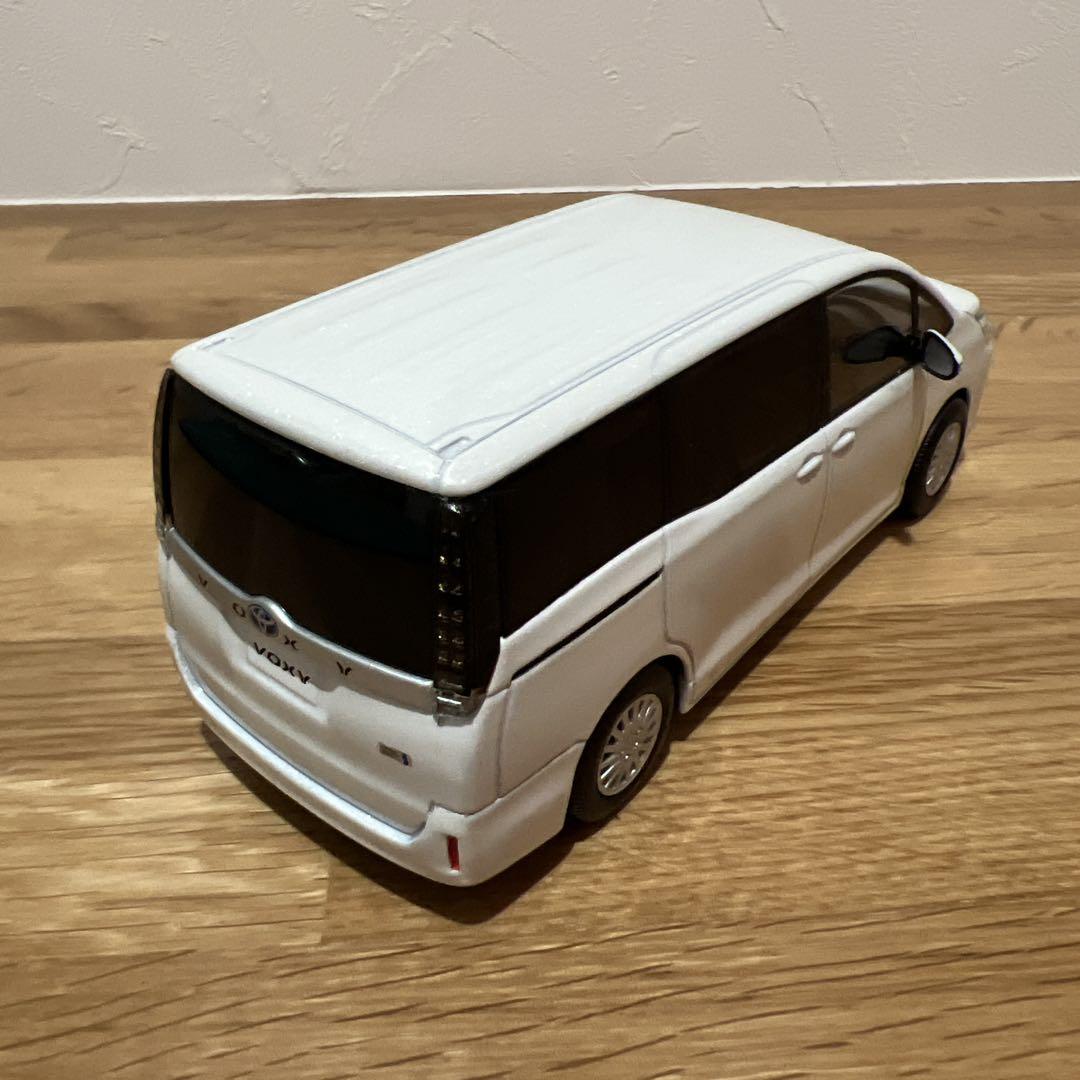 ヴォクシー 80系　voxy カラーサンプルミニカー　非売品　ホワイトパール