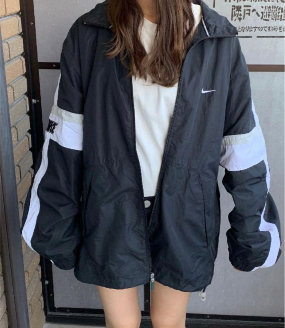 NIKE ナイキ　ナイロンジャケット　刺繍ロゴ　バイカラーブラック　ユニセックス