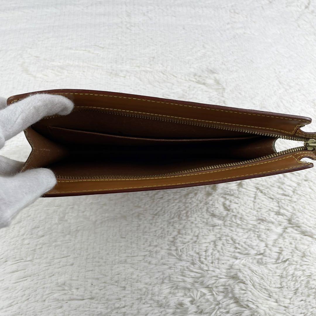 極美品 ルイヴィトン レザー クラッチバッグ エピ オム ファスナー ブラウン