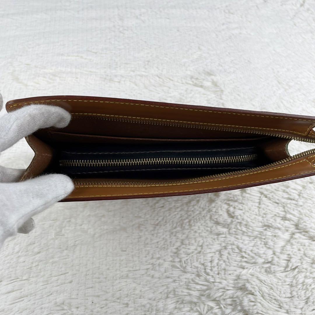 極美品 ルイヴィトン レザー クラッチバッグ エピ オム ファスナー ブラウン