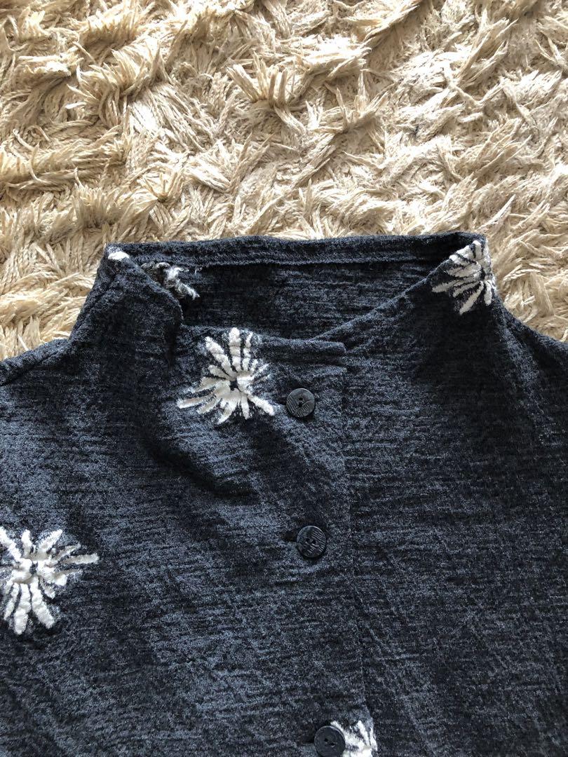 センソユニコ　慈雨　刺繍入りダークグレー　長袖カーディガン
