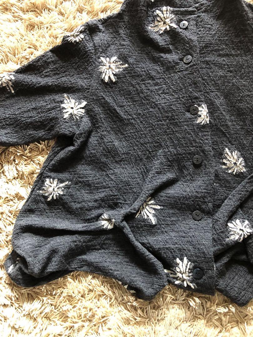 センソユニコ　慈雨　刺繍入りダークグレー　長袖カーディガン