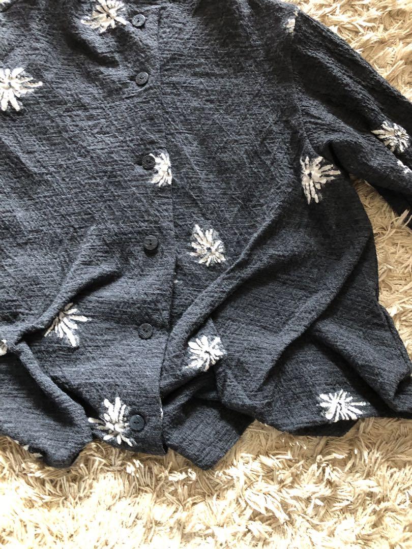センソユニコ　慈雨　刺繍入りダークグレー　長袖カーディガン