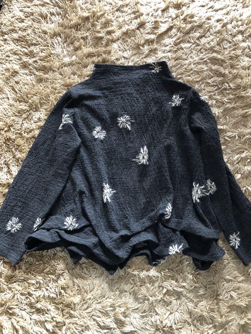 センソユニコ　慈雨　刺繍入りダークグレー　長袖カーディガン