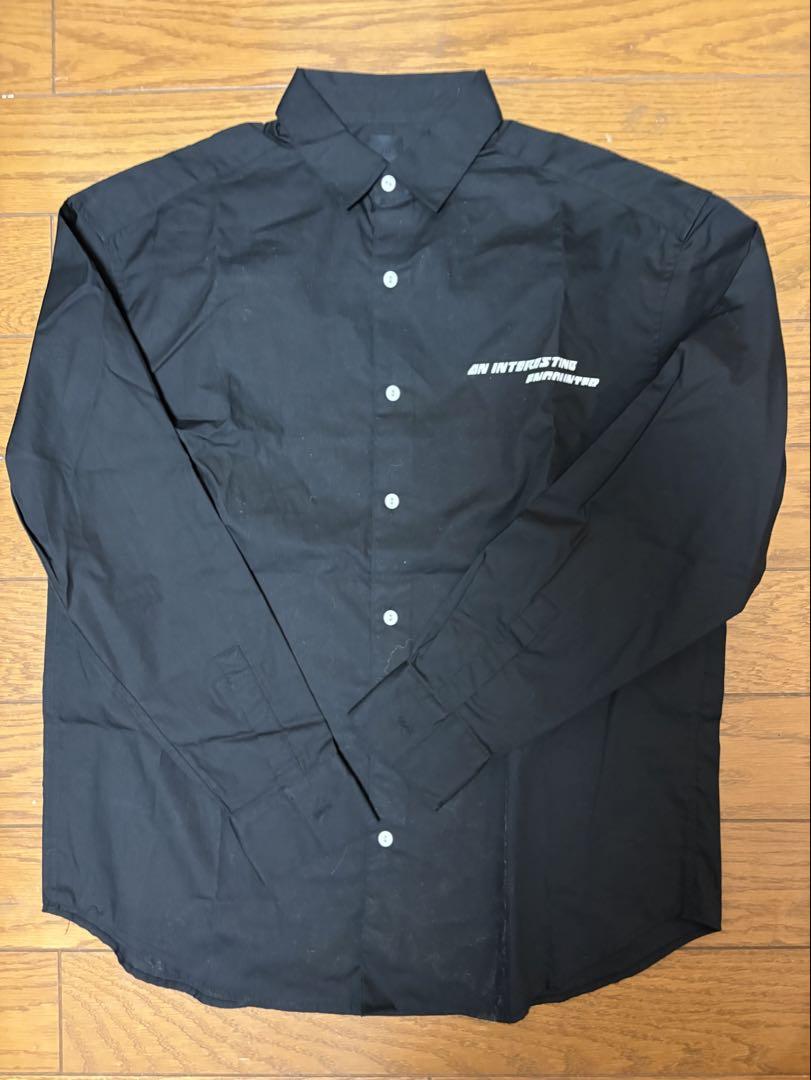 黒 ボタンアップシャツ ロゴ付き　H&M