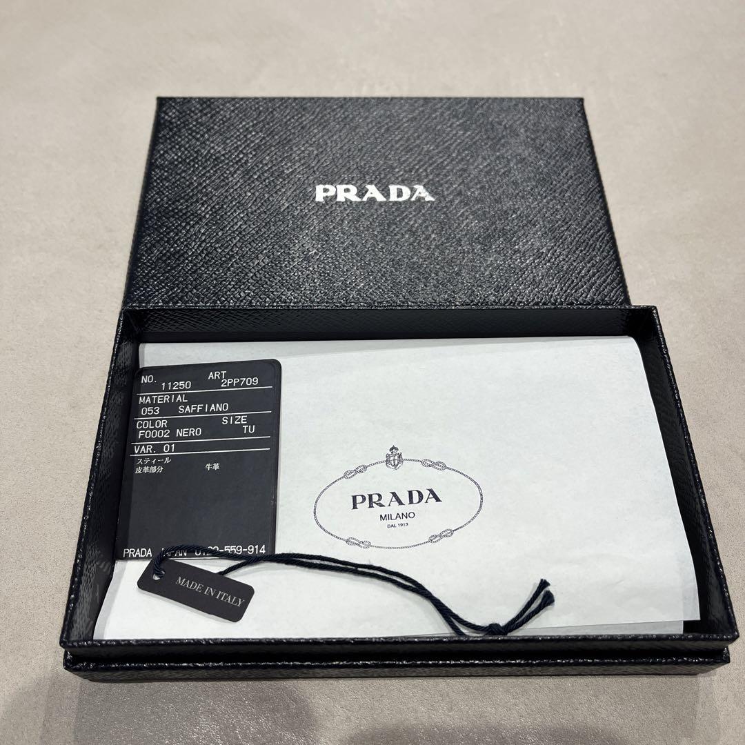 ゴマ。PRADA プラダ キーリング