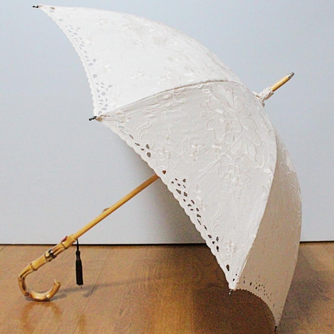 新品 可憐花柄刺しゅう タッセル飾り バンブーハンドル 晴雨兼用傘 アイボリー