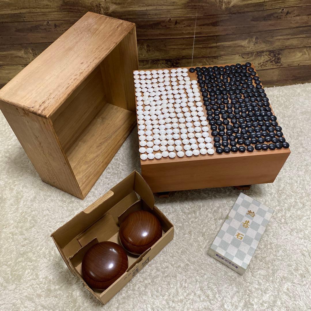 囲碁 碁石 日向特製 本蛤碁石 那智黒碁石 33号 木 き目立った傷や汚れなし