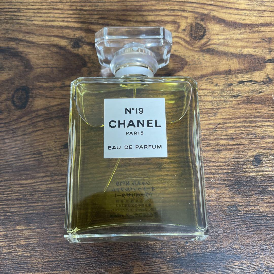 CHANEL N°19 Eau de Parfum 100ml
