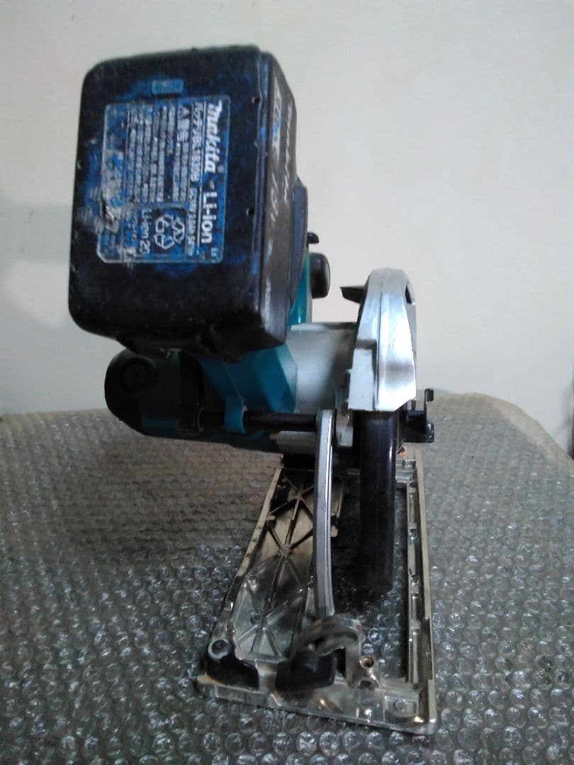 18V マルノコ マキタ充電式18V丸のこ 動作品! ブレード付きです!165㎜ 18V マルノコ マキタ充電式18V丸のこ 動作品! ブレード付きです!165㎜