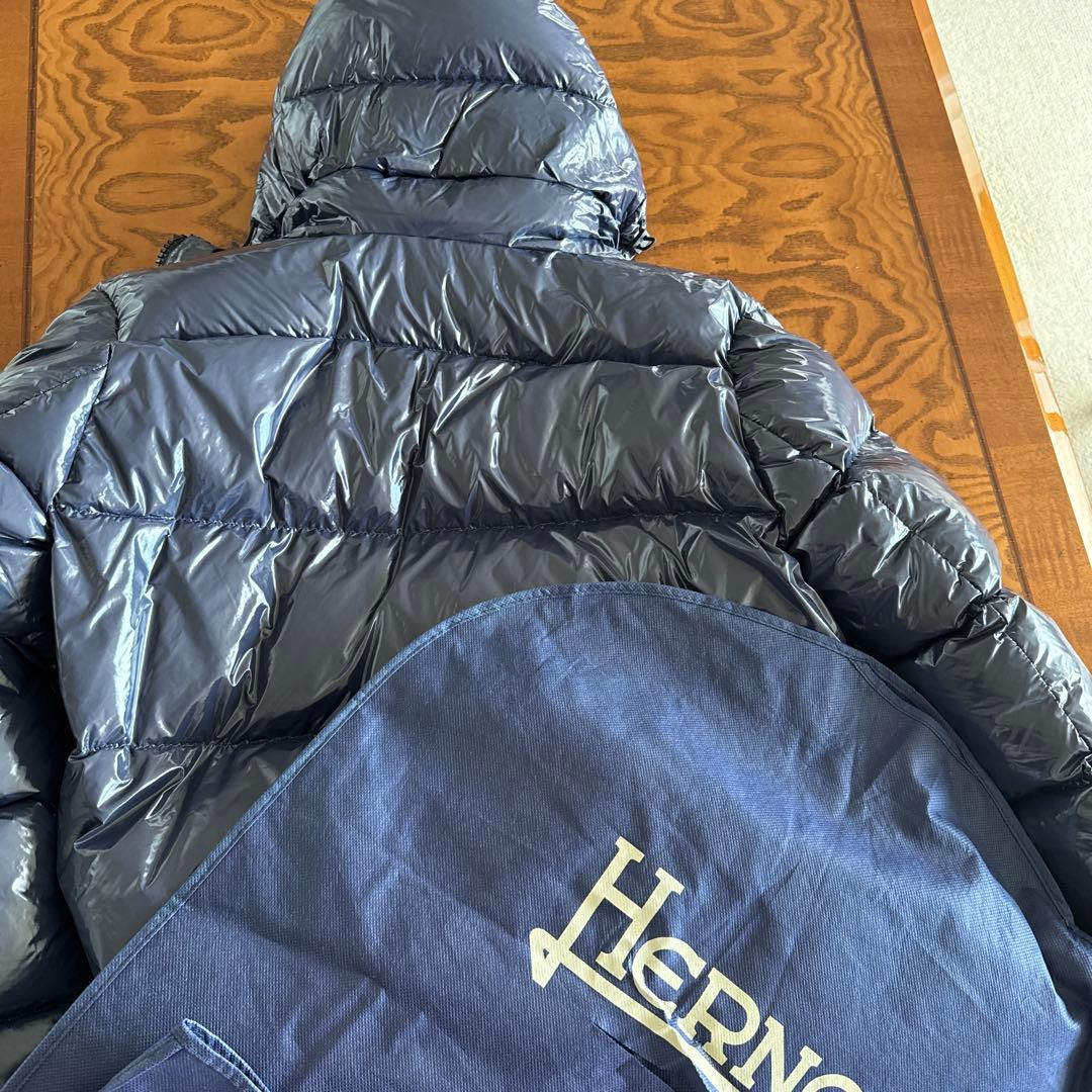 最終値下げ!新品!Herno フード付きダウンジャケット サイズ52 ネイビー 最終値下げ!新品!Herno フード付きダウンジャケット サイズ52 ネイビー