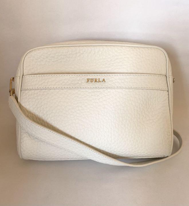 FURLA フルラ　ショルダーバッグ　アヴリル　ホワイト　シボ革