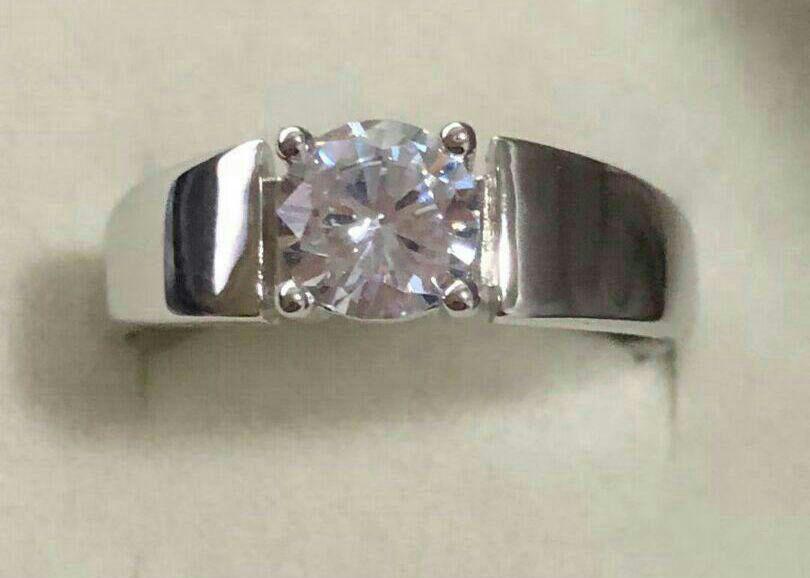 ダイア指輪 モアサナイト 1.0ct リング プラチナ PT950 鑑定書付き