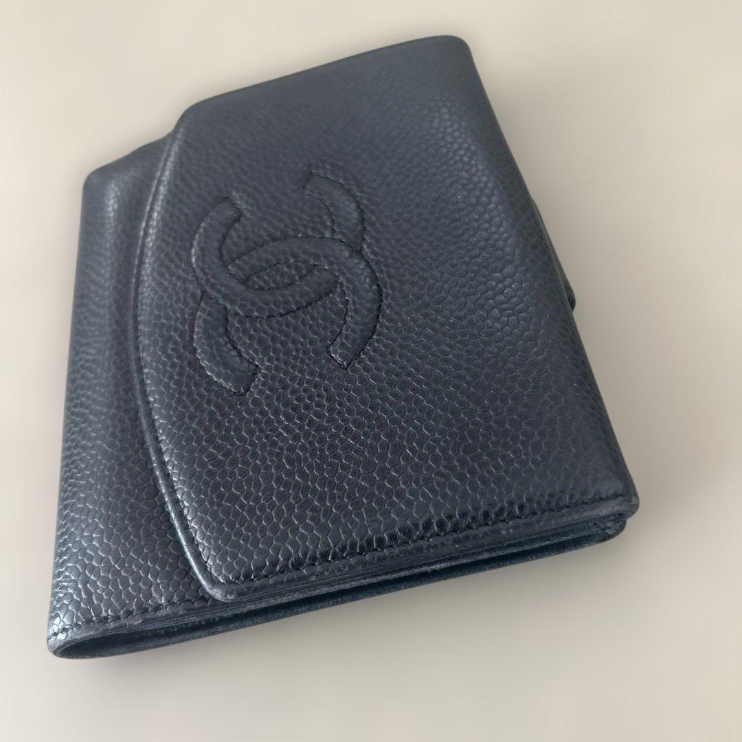 CHANEL ブラックレザー 二つ折り財布 - メルカリ