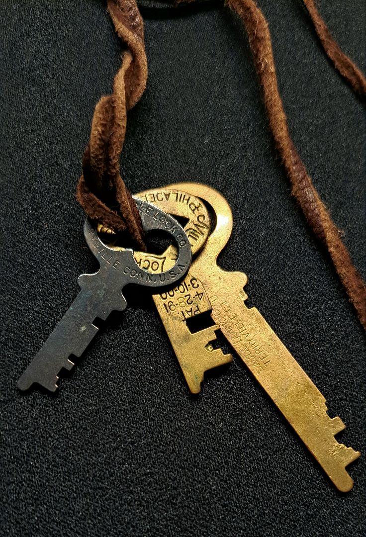 アティース　atease key necklace deerskin relax