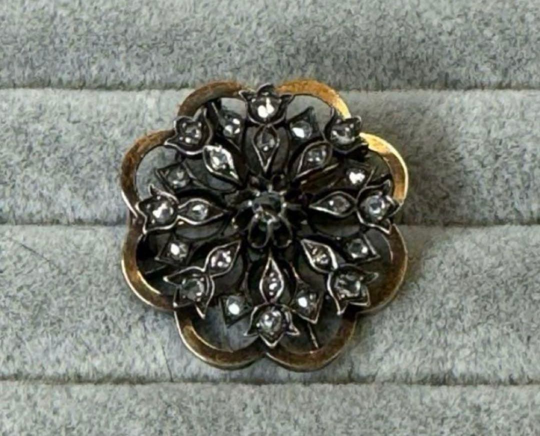 フランス アンティーク 18金 ブローチ 花型 沢山のローズカットダイヤ。現状 フランス アンティーク 18金 ブローチ 花型 沢山のローズカットダイヤ。現状