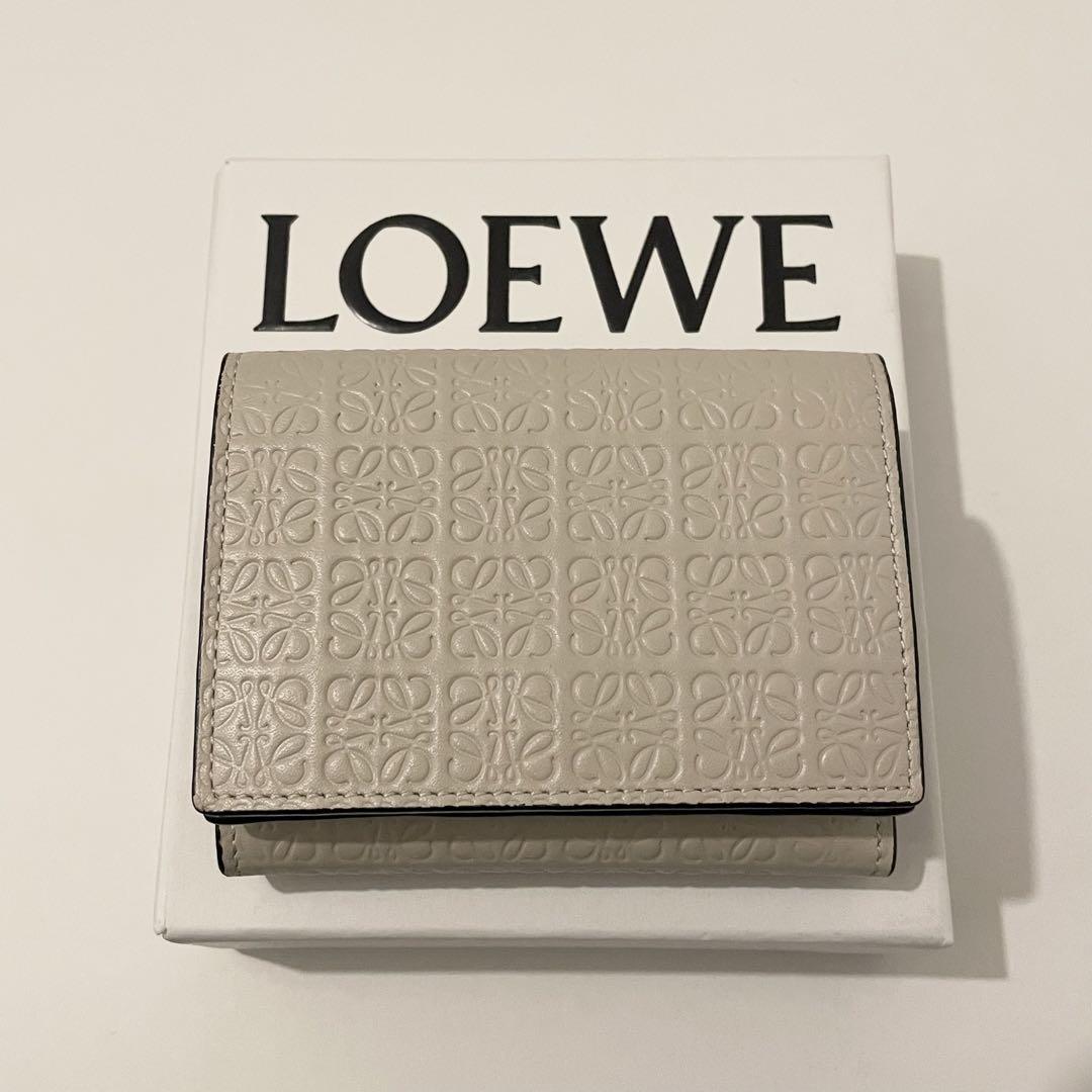 LOEWE リピート トライフォールド ウォレット ライトオーツ レザー