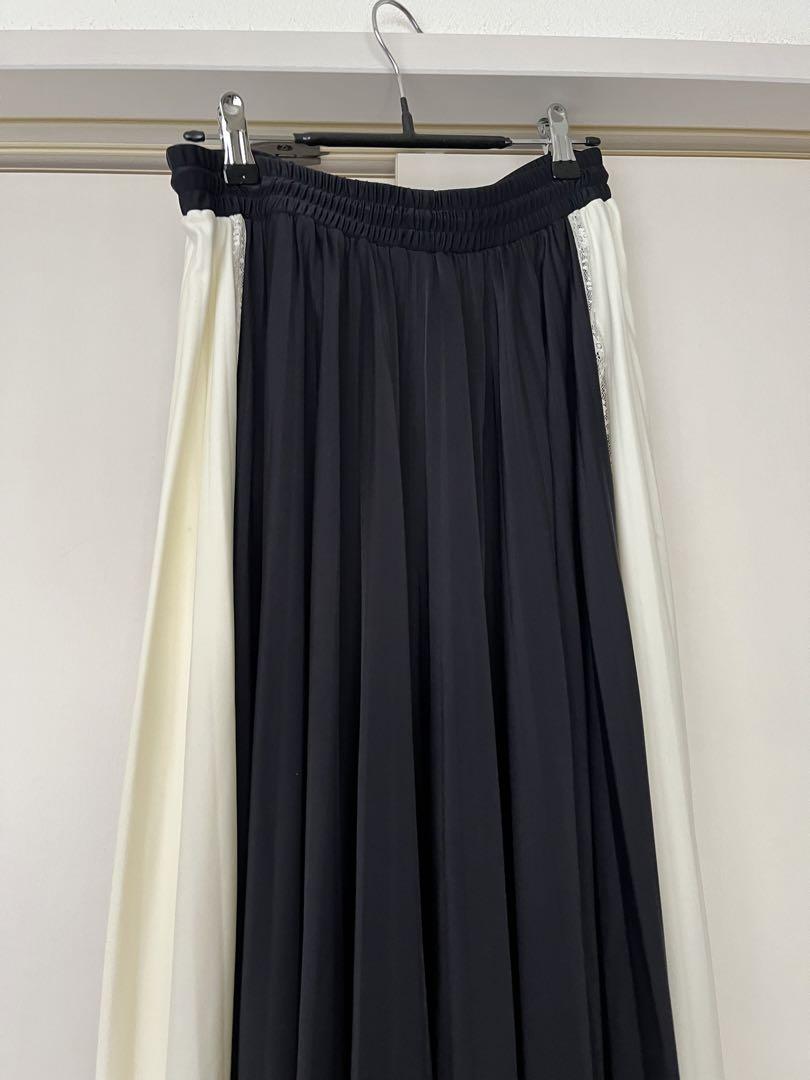 ◆VALENTINO(バレンティーノ)半袖 トップ波模様ブラックスカート 正規品 美品 レッドヴァレンティノ スパ レース 長袖トップス