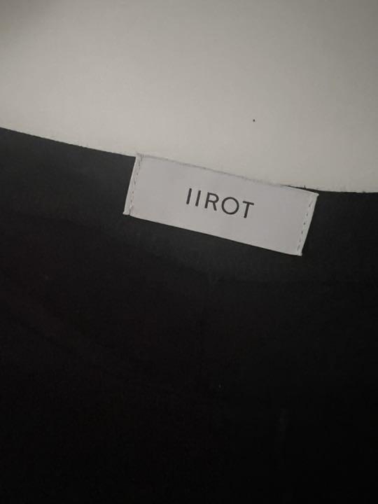 100%新品安い IIROT ブラック トップス Fpmxv-m71399722869 イロット 送料無料定番
