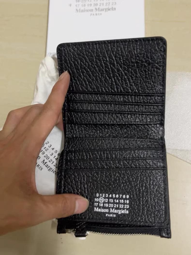 マルジェラ 三つ折り 多層本革財布(ブラック) マルジェラ 三つ折り 多層本革財布(ブラック)