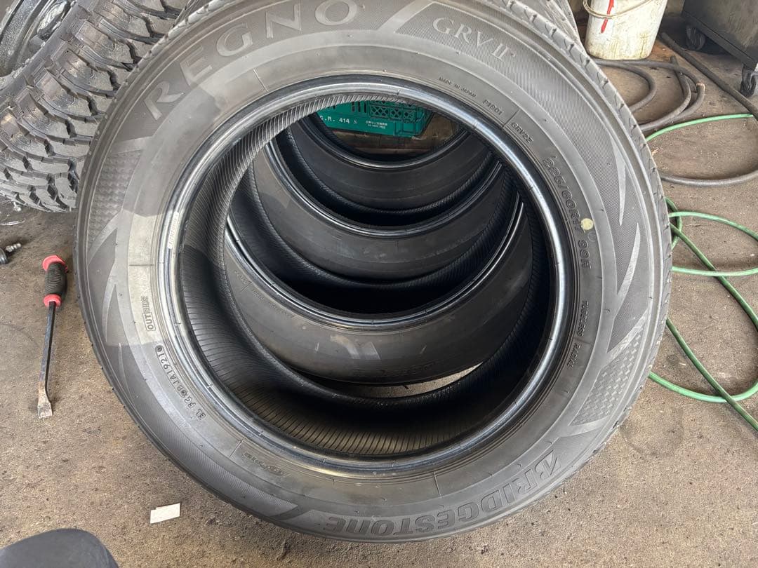 ブリジストン REGNO 225 60 17