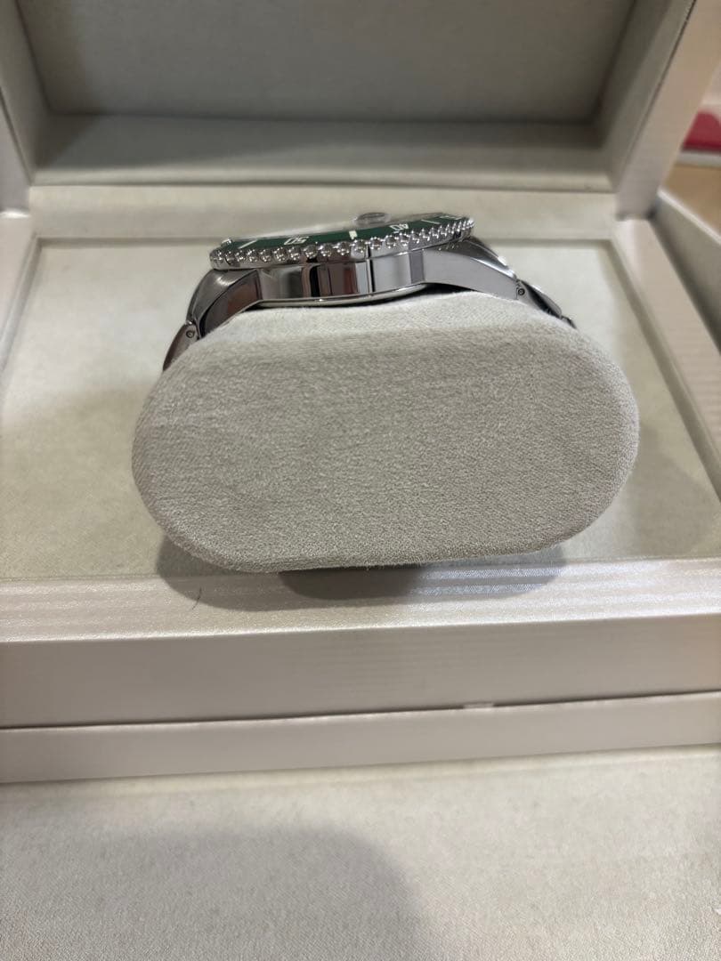 腕時計グリーン目立った傷や汚れなし