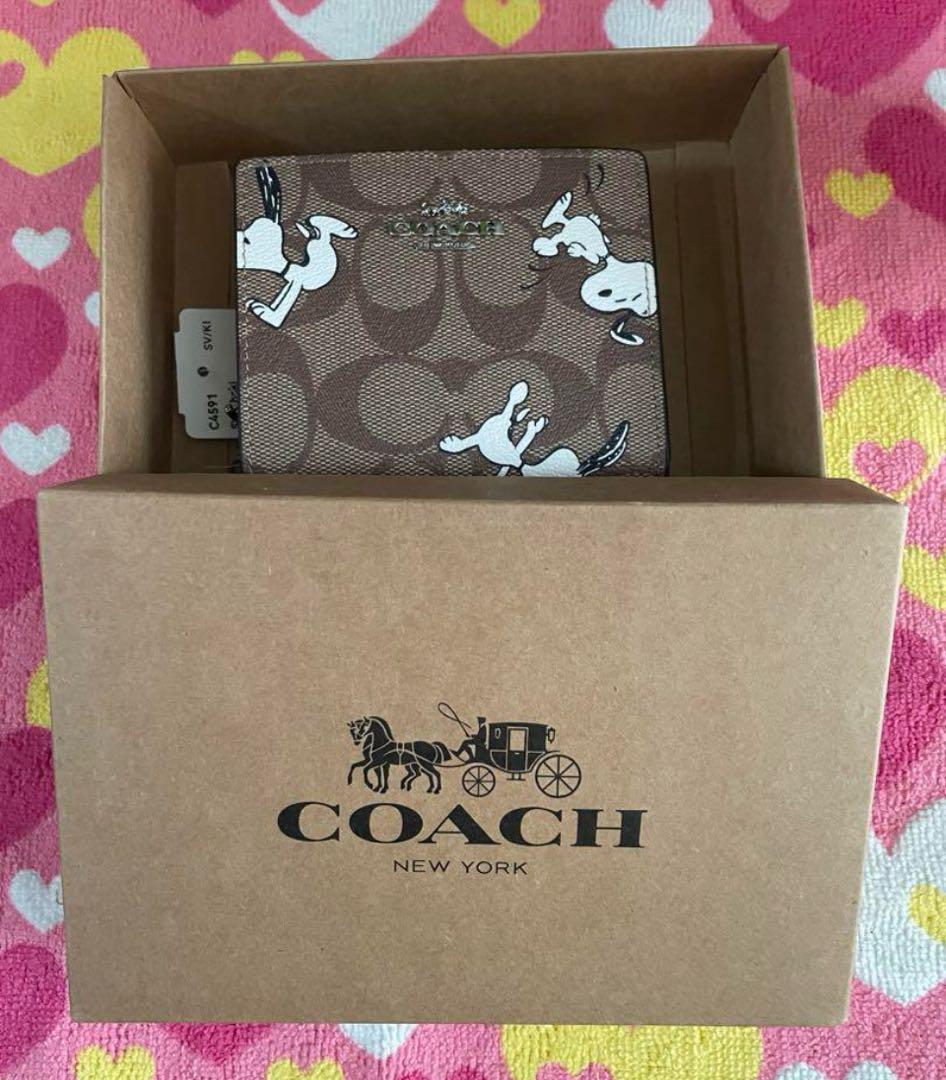 新品・未使用⭐️即日発送⭐️SNOOPY２つ折り財布coachアウトレット⭐️箱付き