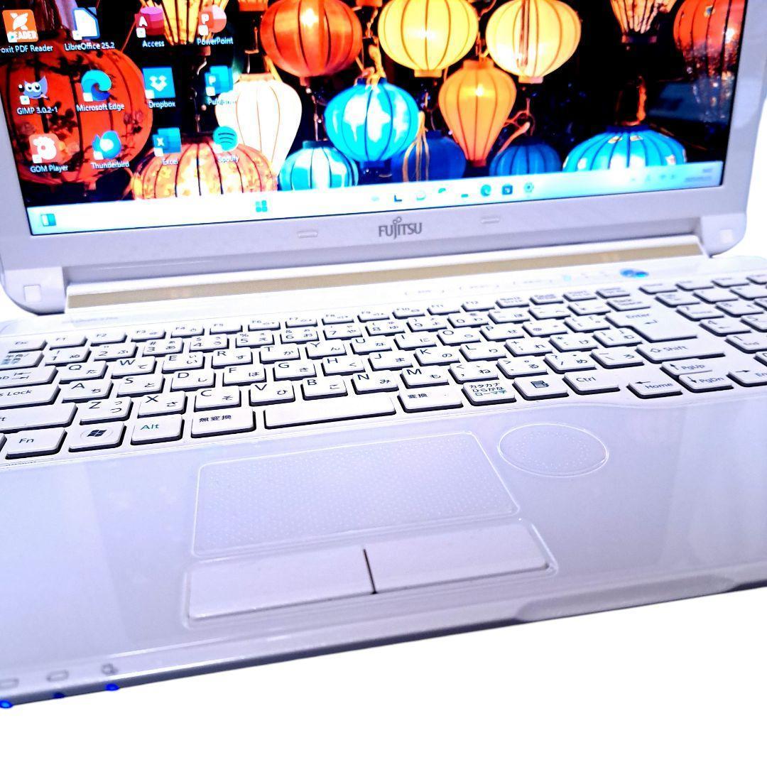 驚速！ホワイト 使いやすい タッチ Windows11 オフィス i7 16GB 驚速！Windows11 オフィス付き i7 16GB SSD512GB 富士通 - メルカリ
