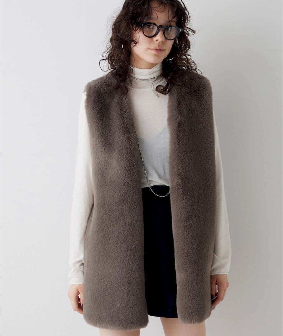 ウィムガゼット ファーVネックジレ SIZE Whim Gazette