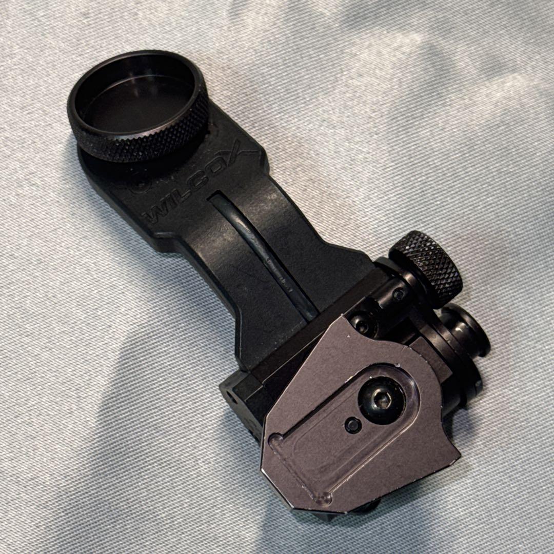 【実物】Wilcox PVS-14 Jアーム Wilcox AN/PVS-14 J-Arm – T.REX ARMS
