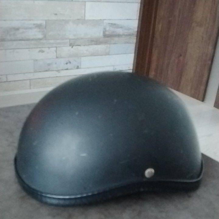 ダックテールヘルメット