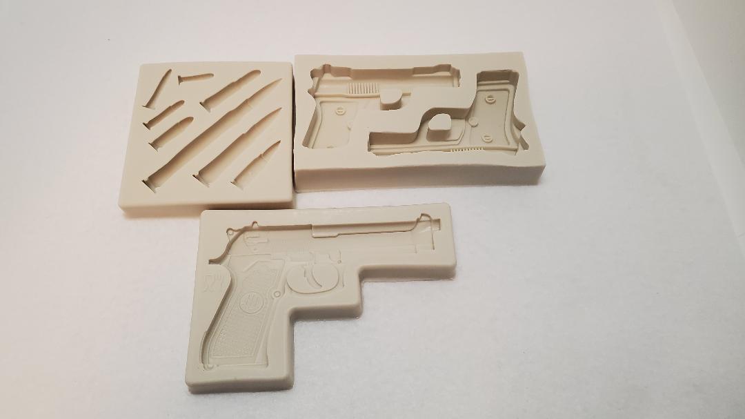メルカリ 新品 シリコンモールド ミリタリーセット 弾 拳銃２種 各種パーツ 2 500 中古や未使用のフリマ