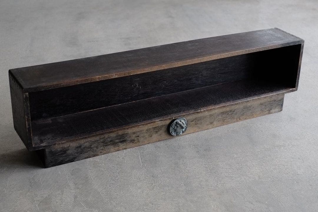 上質で快適 飾り棚 収納棚 黒い棚 収納 コレクションケース 古道具