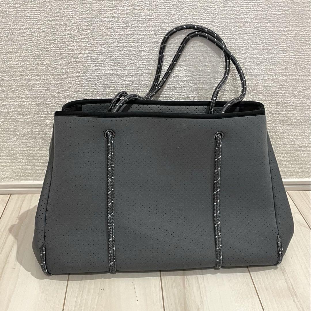 【美品】qbag paris ネオプレン Lサイズ ジップ付き