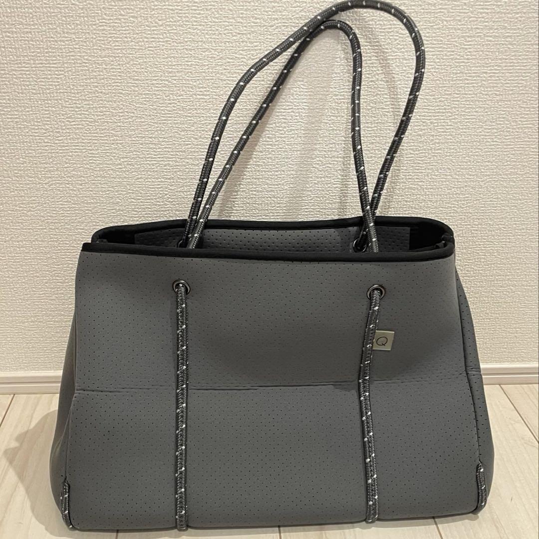 【美品】qbag paris ネオプレン Lサイズ ジップ付き