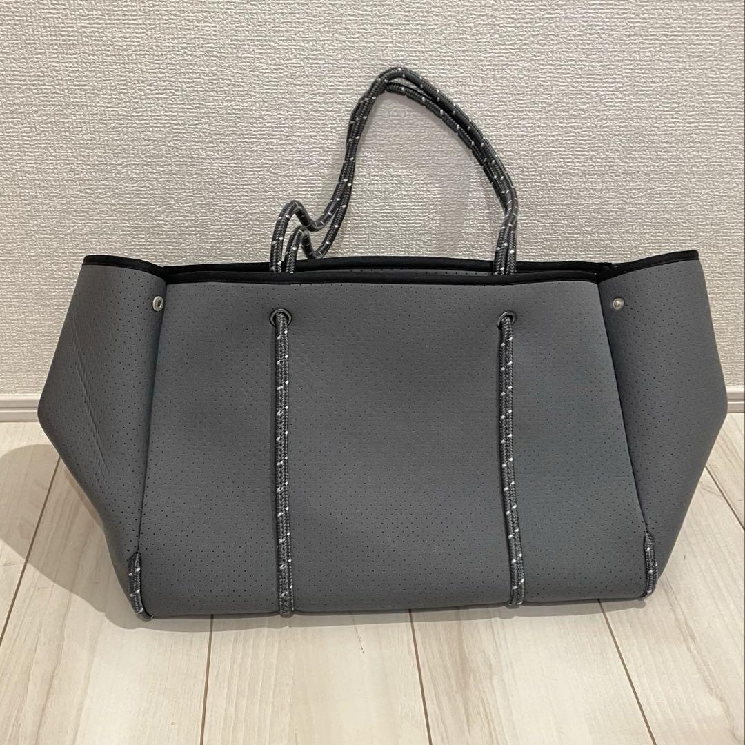 【美品】qbag paris ネオプレン Lサイズ ジップ付き