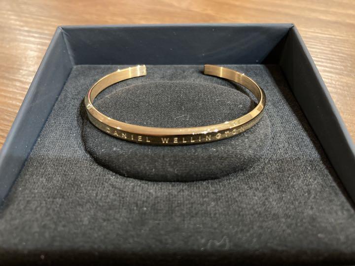 ダニエルウェリントン DANIEL WELLINGTON バングル ブレスレット - メルカリ ダニエルウェリントン DANIEL WELLINGTON バングル ブレスレット - メルカリ