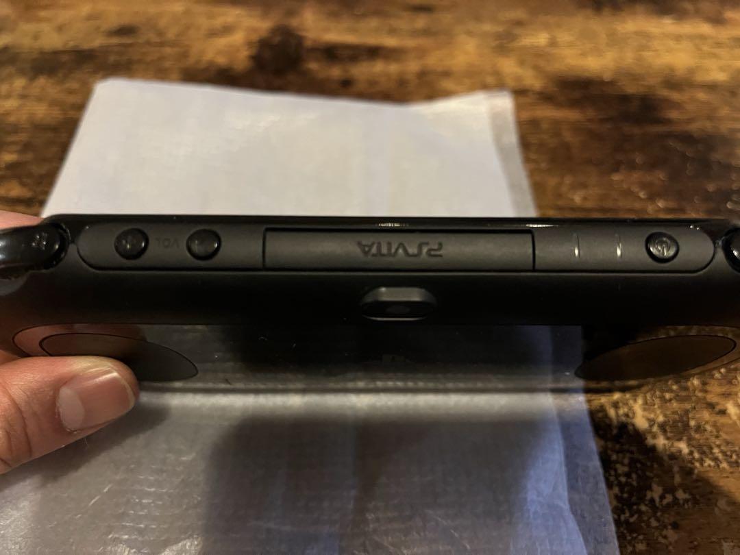 【箱付き、完備品】SONY PlayStationVITA PCH-2000