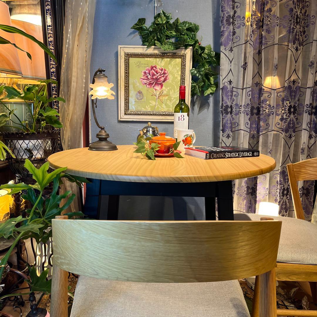 丸テーブル目立った傷や汚れなし