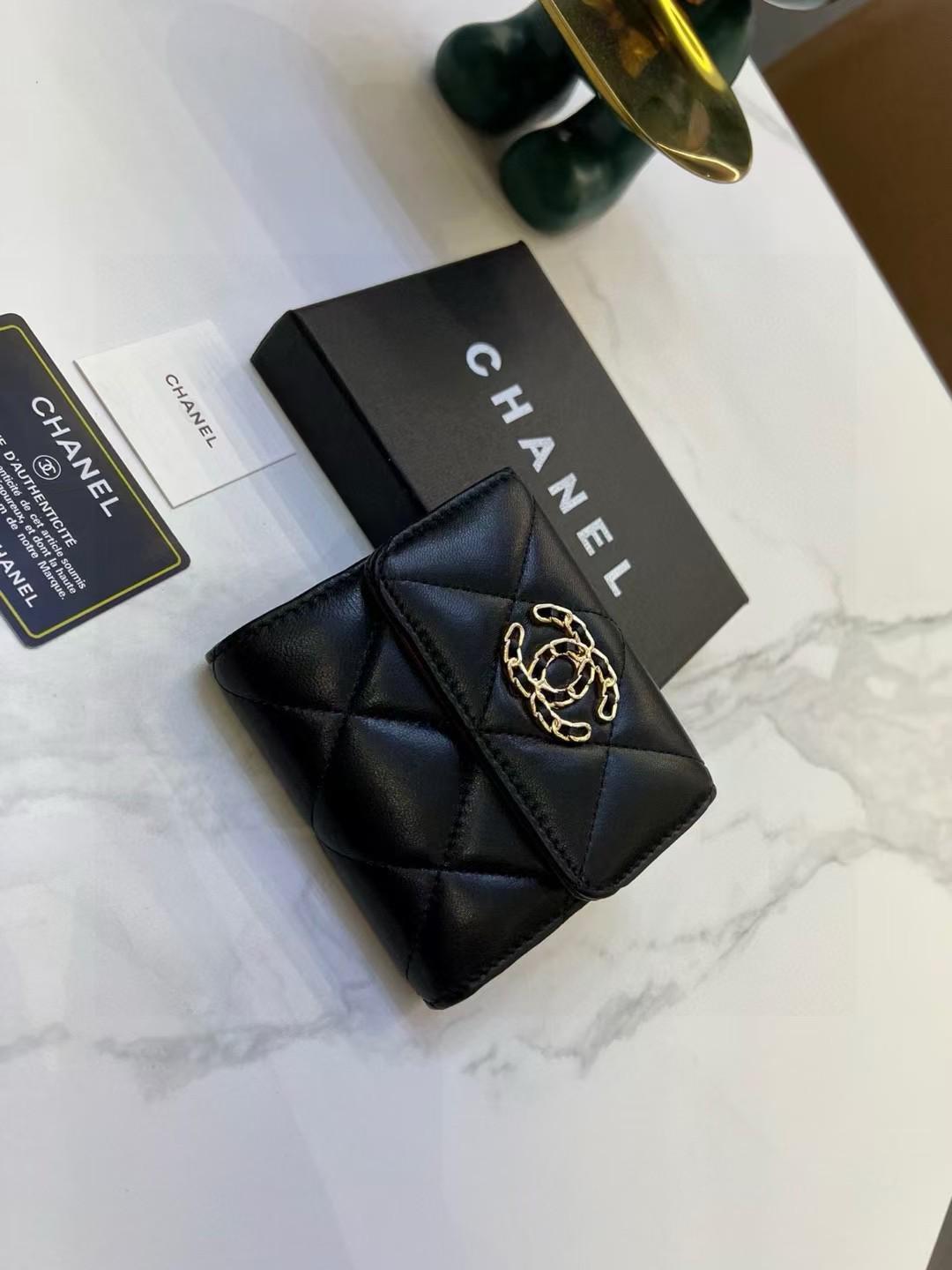 【美品】シャネル ☆ CHANEL?三つ折り財布