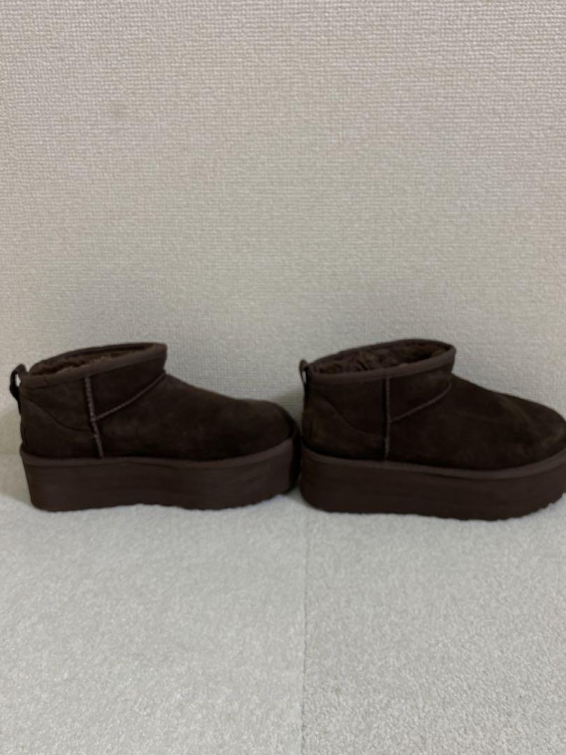 7943. UGG  クラシック ウルトラ ミニ プラットフォーム