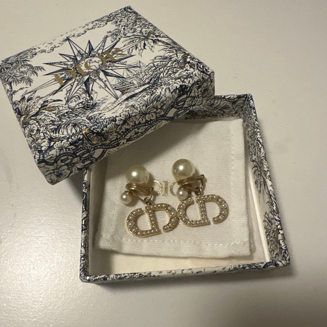 Dior トリバルイヤリング ゴールド