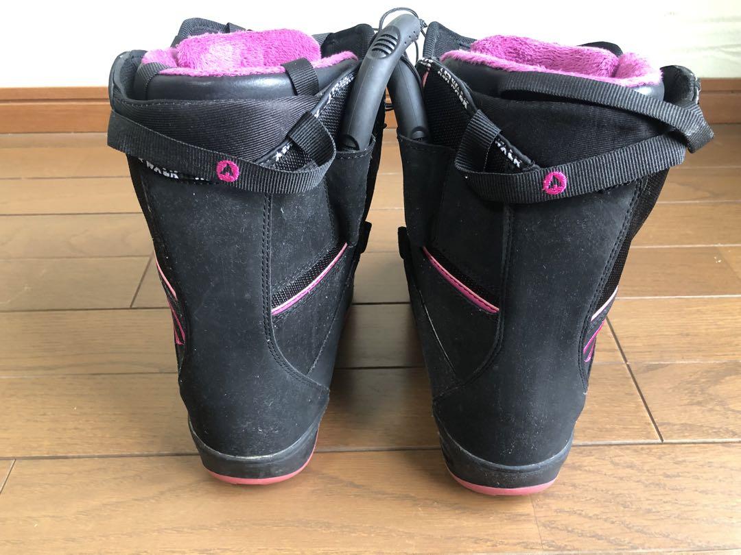 AIRWALKのスノーボードブーツ レディース　黒と緑 AIRWALKのスノーボードブーツ レディース 黒と緑