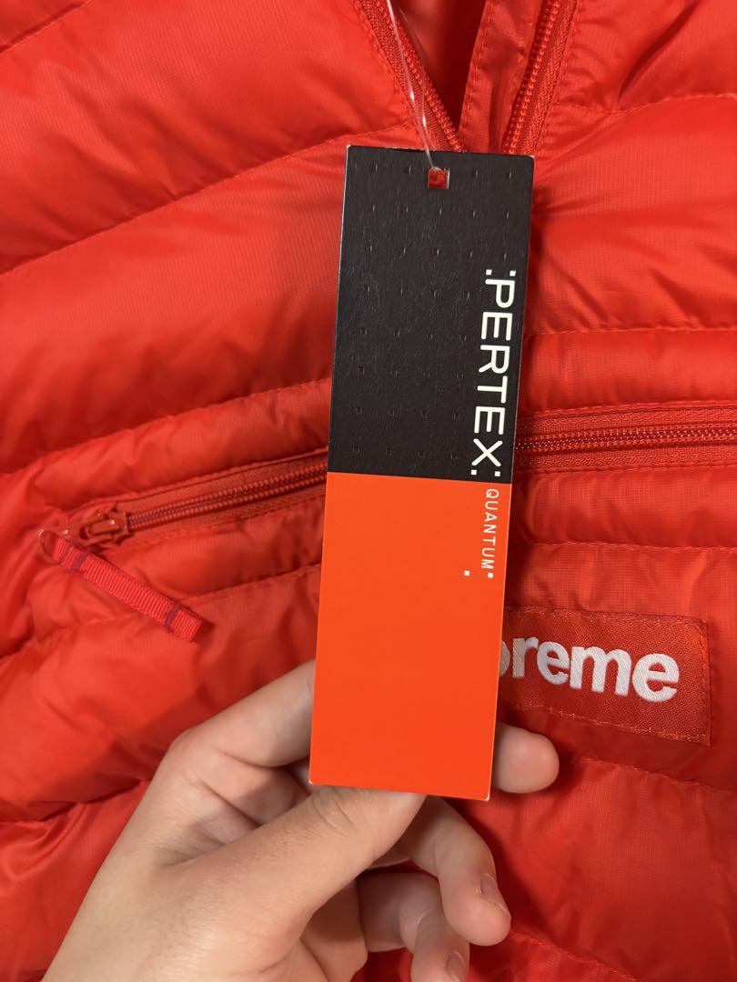 Supreme ダウンジャケット 赤 フード付き